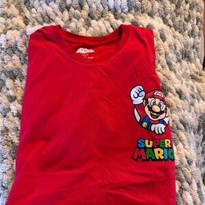 Super Mario Red Men’s XXL Shirt NWT